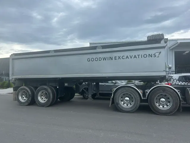 The same tipper trailer repainted and signwritten for Goodwin Excavations