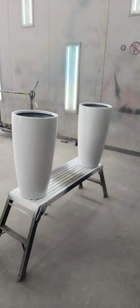 The same planter pots finished in gloss white